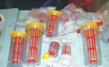 Water filters with transparent housings
